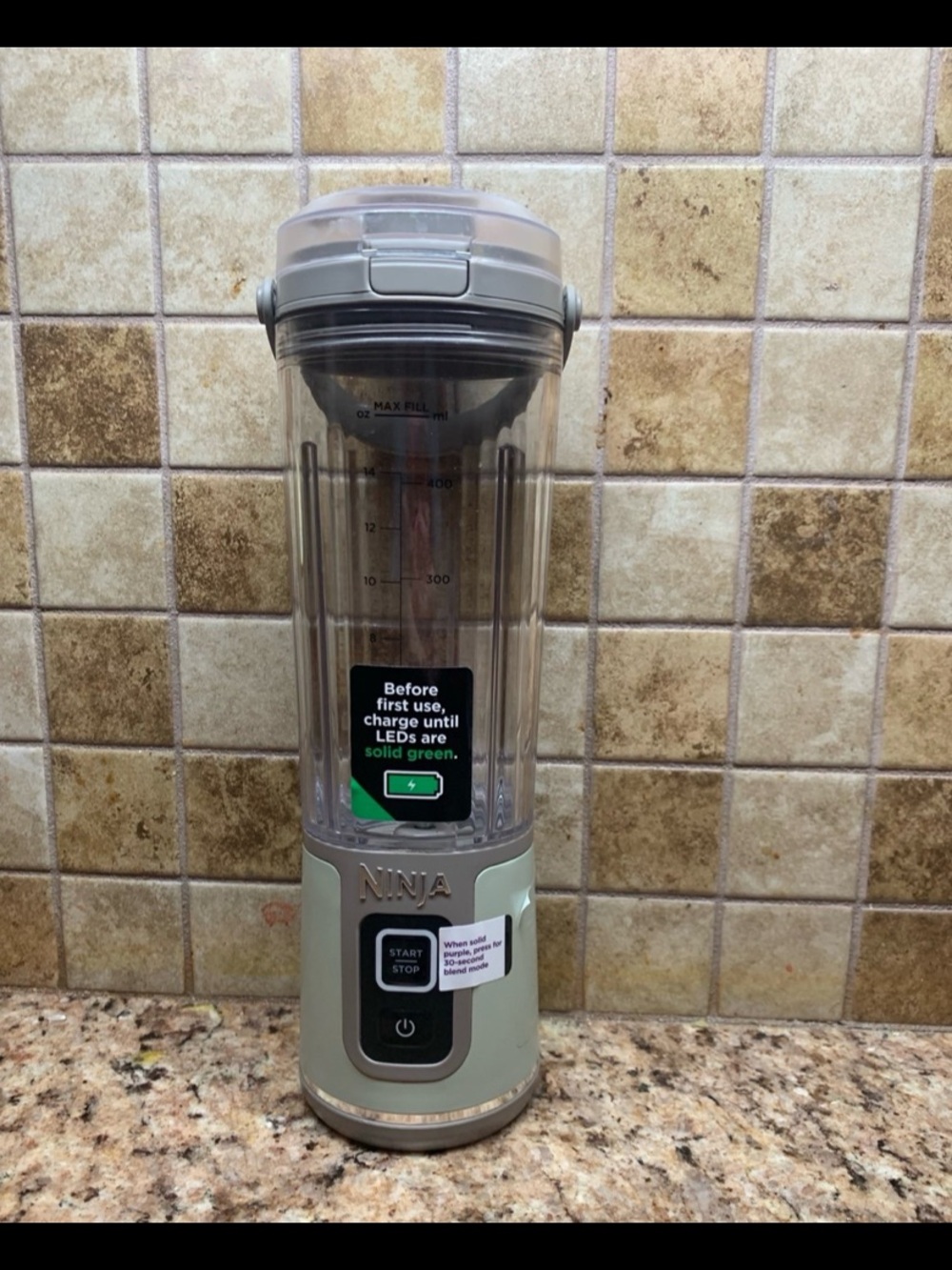Ninja Blast Portable Personal 18 oz Blender, w/ Leak Proof Lid. Color Gray Base.